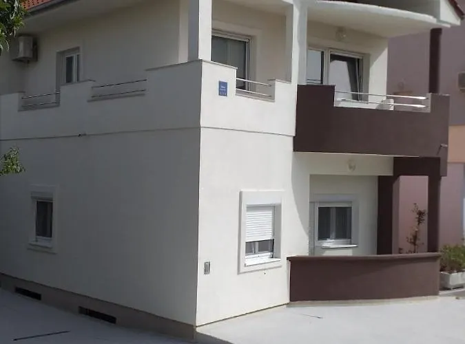 Yelena Rose West * زادار