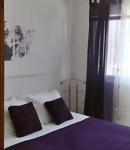 Yelena Rose West Appartement *