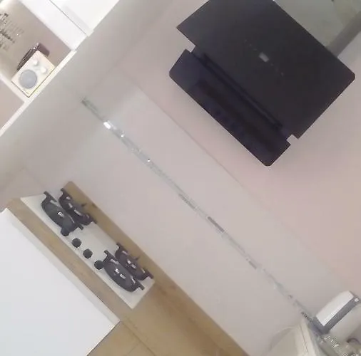 Yelena Rose West شقة