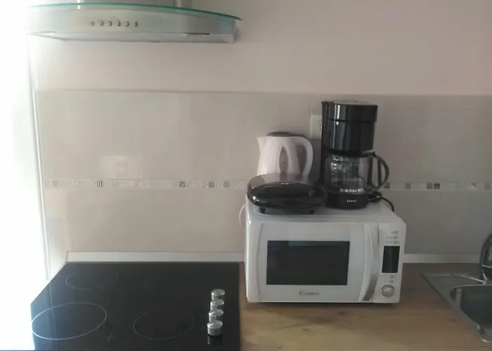 Yelena Rose West شقة