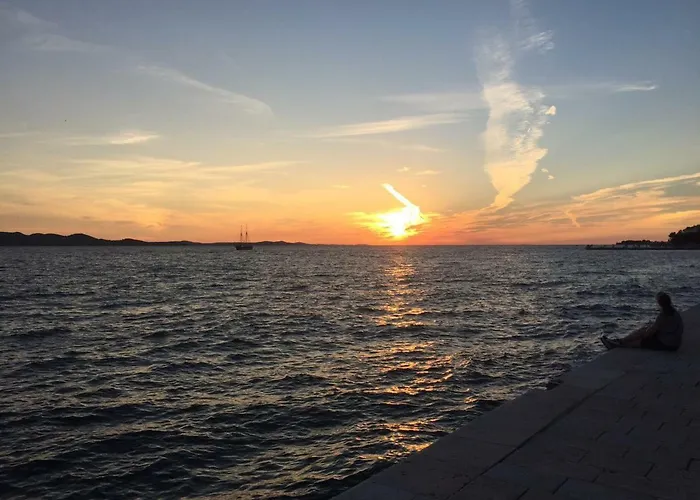 شقة Yelena Rose West *