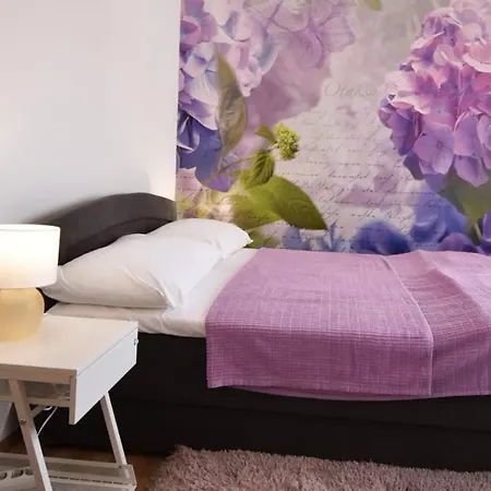 Apartment Yelena Rose West