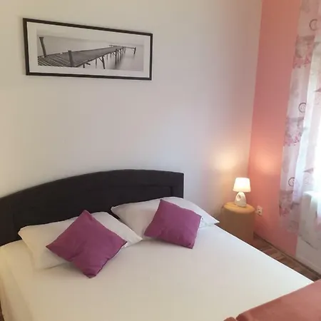 Apartment Yelena Rose West