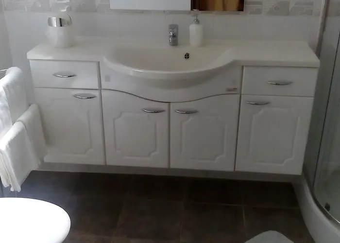 Yelena Rose West アパート