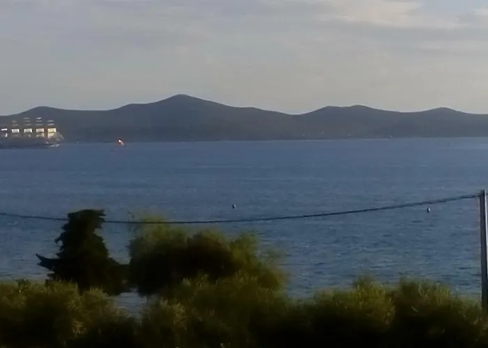 アパート Yelena Rose West *