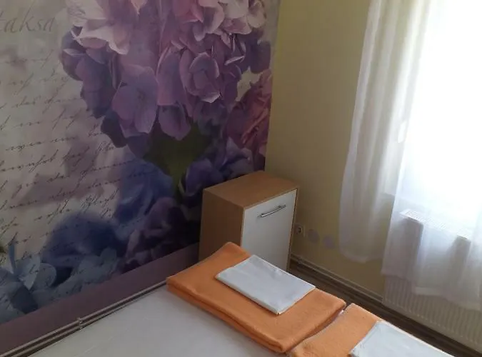 Yelena Rose West アパート ザダル