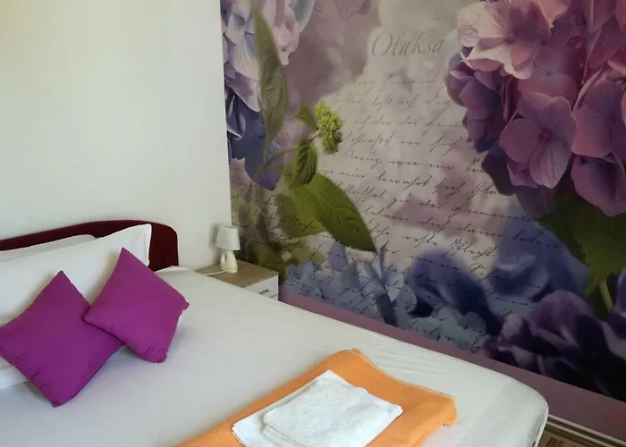 Yelena Rose West ザダル